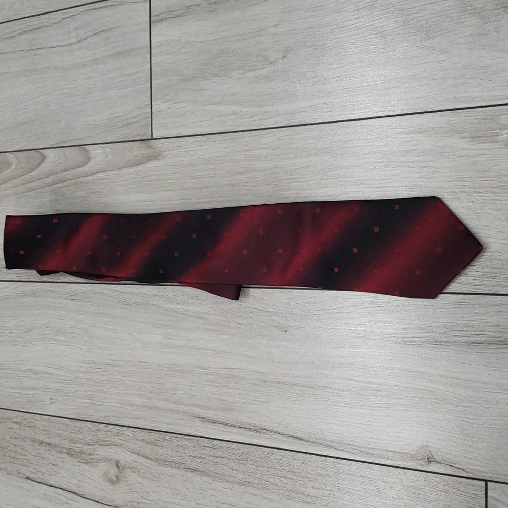 3/$15 Men's silk tie